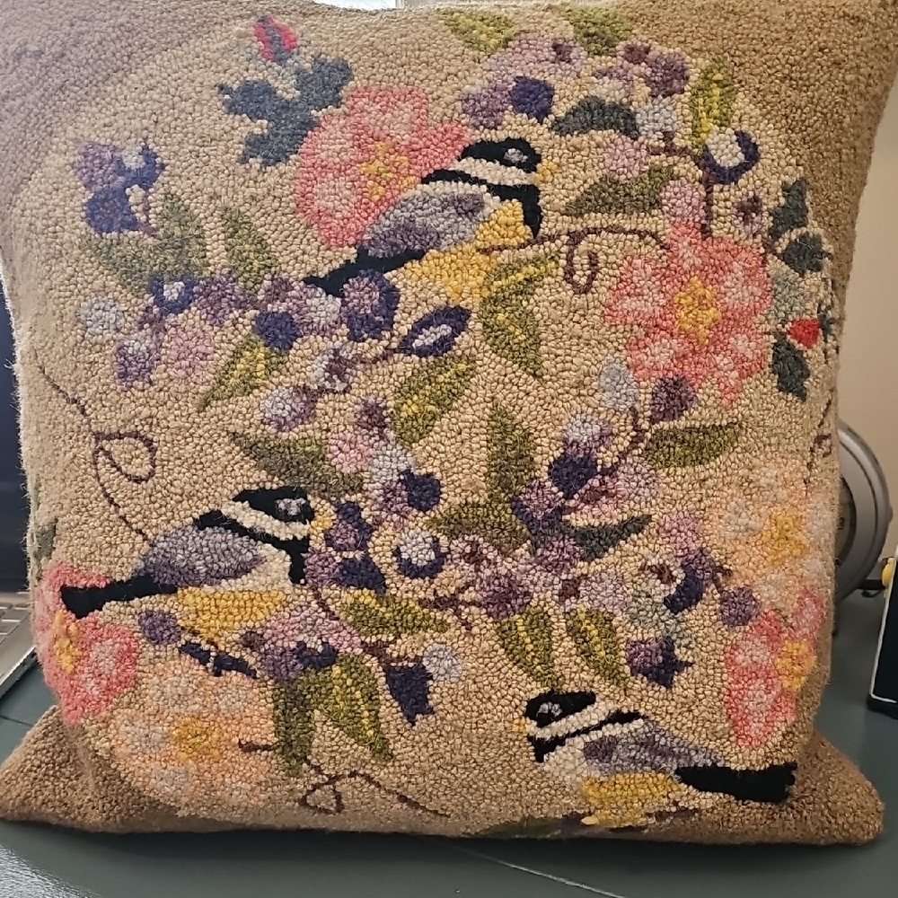 Charming Floral Bird Accent Pillow. American Cottage. Green,‎ 16" Square